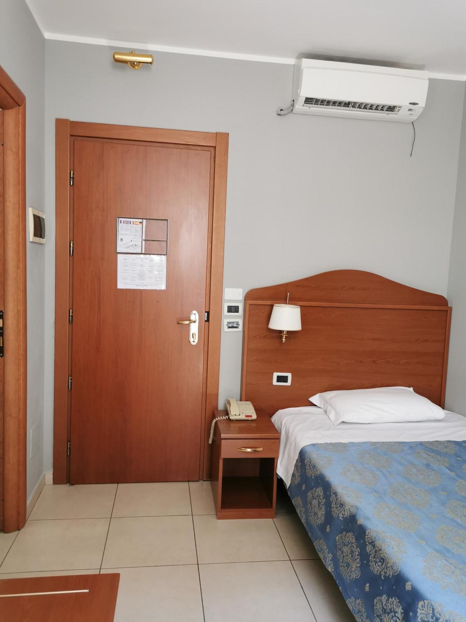 מונקאליירי Hotel Rigolfo מראה חיצוני תמונה